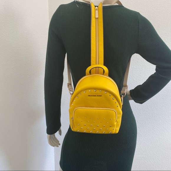 Firm ✨Michael Kors convertible Erin backpack - Picture 12 of 15